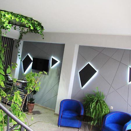 Nice Hotel Erivan Exterior foto