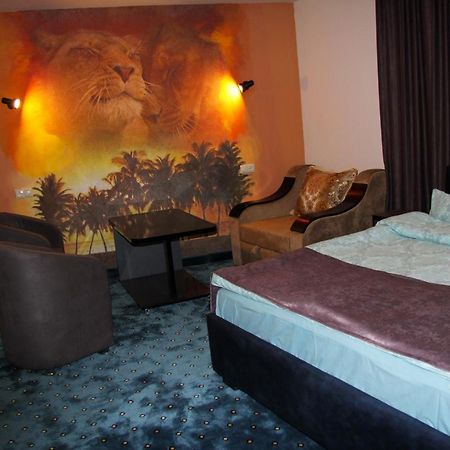 Nice Hotel Erivan Exterior foto