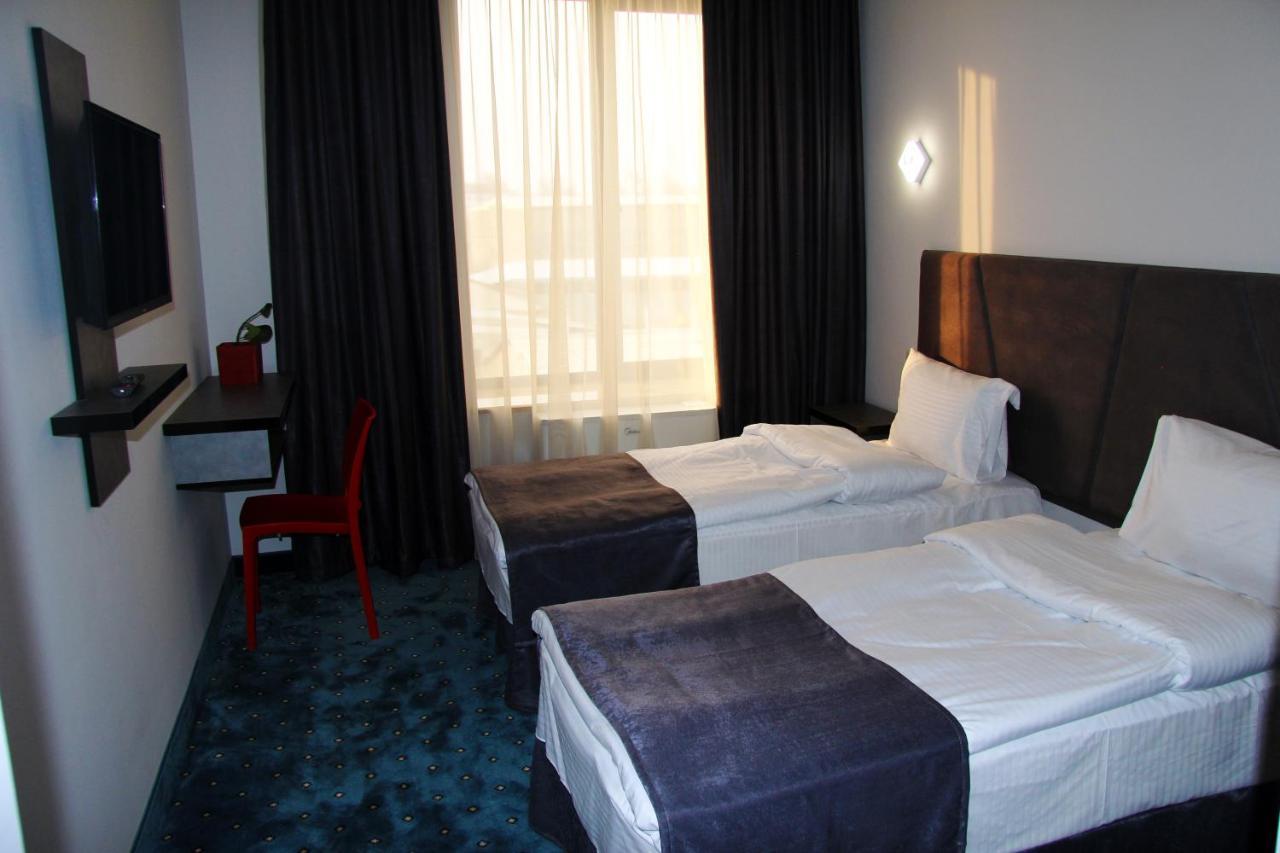Nice Hotel Erivan Exterior foto