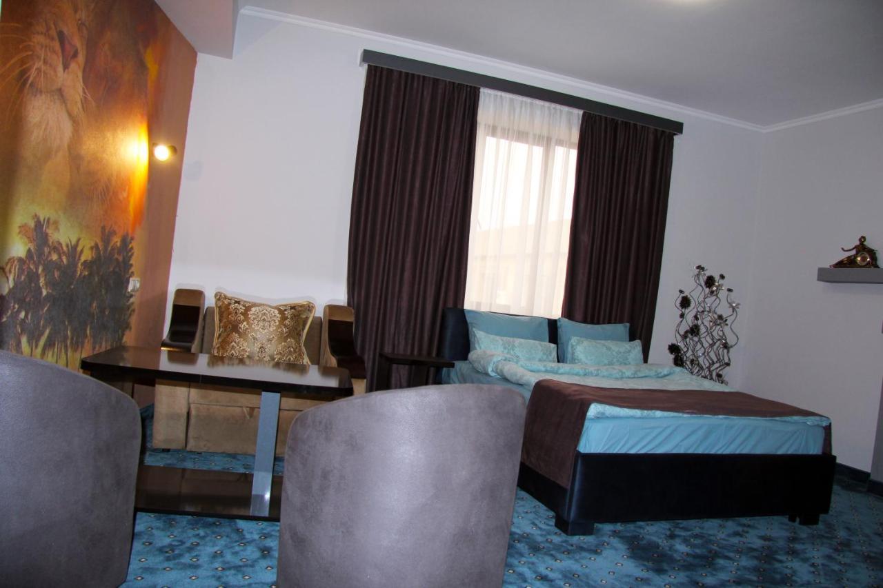 Nice Hotel Erivan Exterior foto