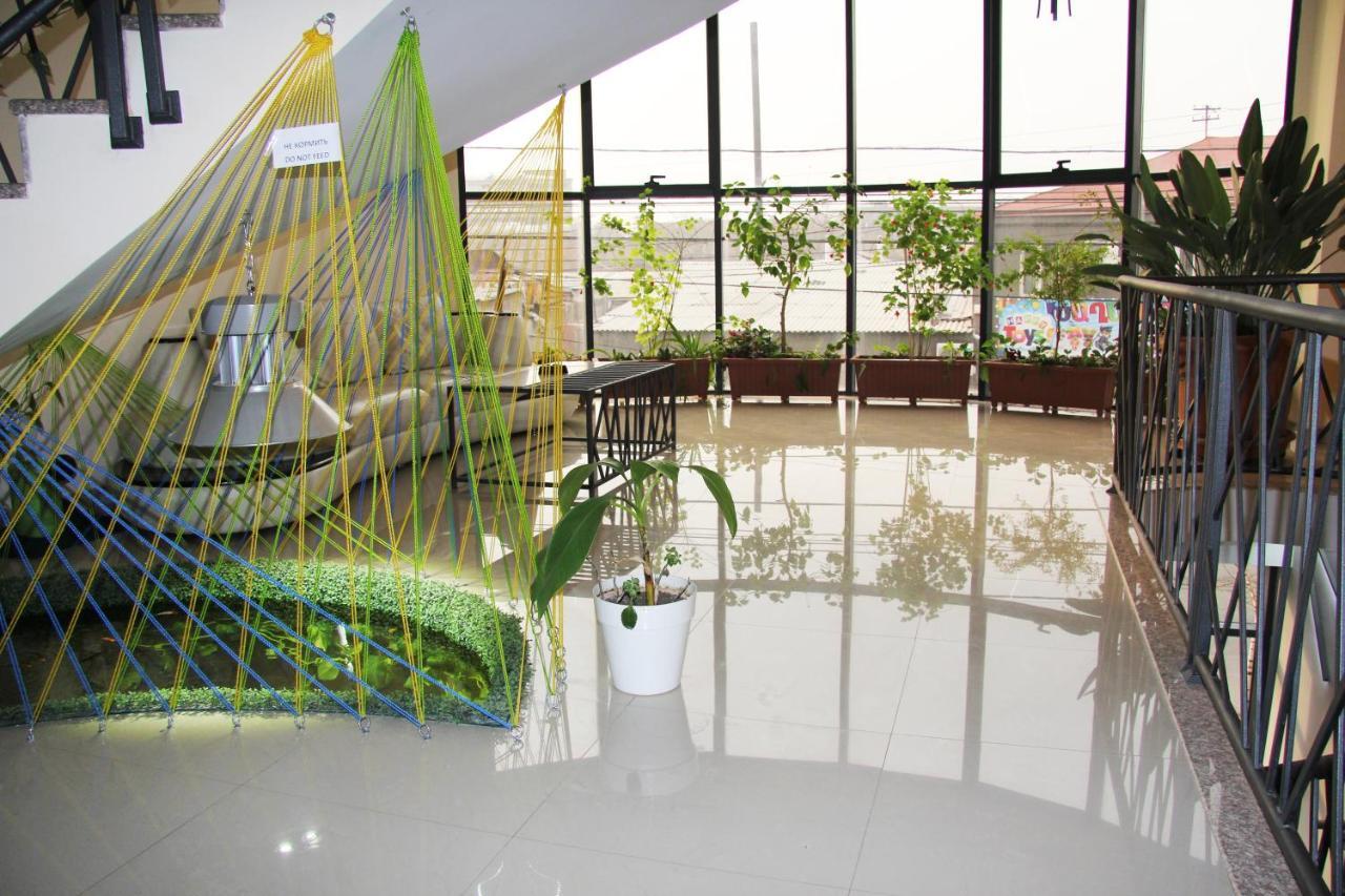 Nice Hotel Erivan Exterior foto