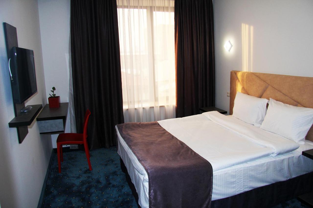 Nice Hotel Erivan Exterior foto