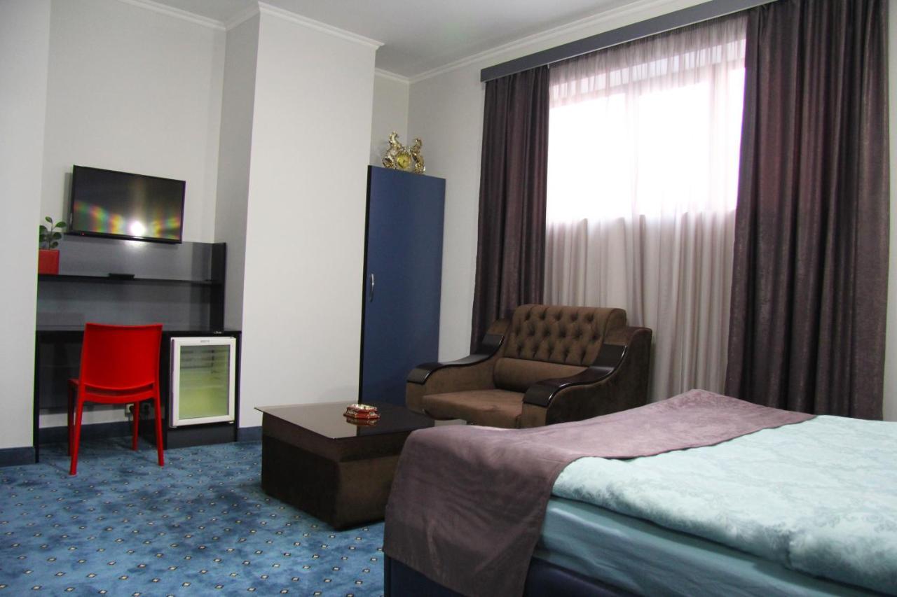 Nice Hotel Erivan Exterior foto